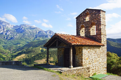 Hermitage near Santo Toribo de Liébana © Polikov/dreamstime 42oo4532