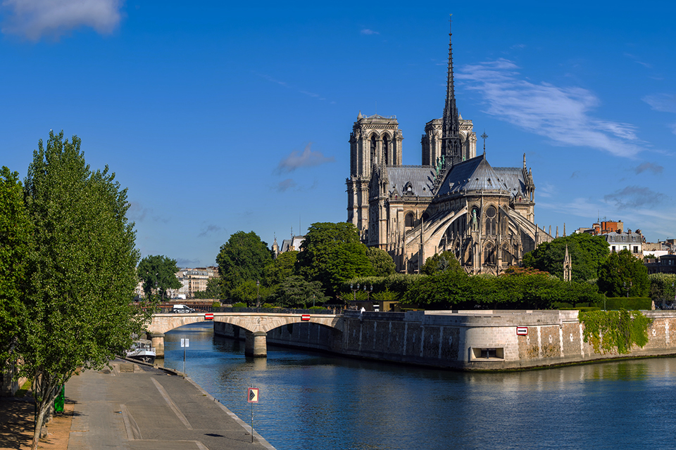 WEB Ile de la cite dreamstime_xl_104849996WEB Ile de la cite dreamstime_xl_104849996