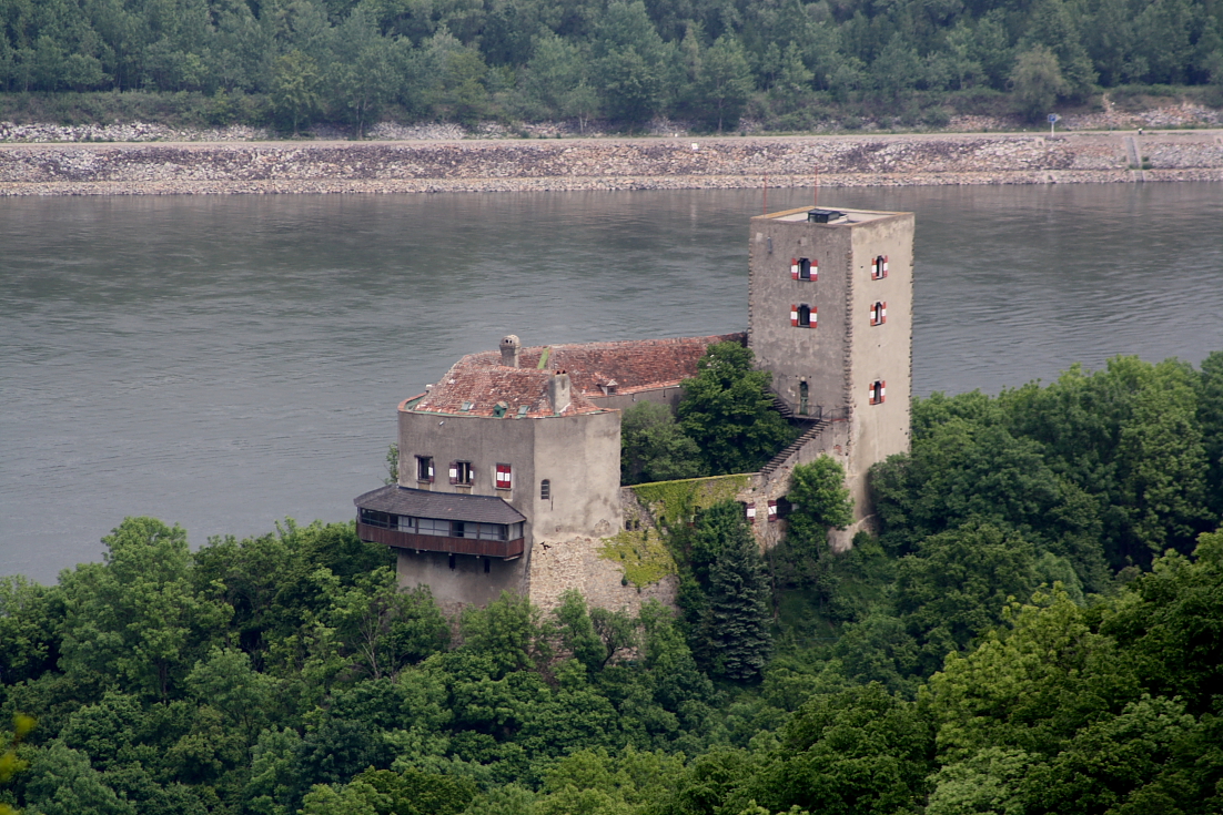 Burg Greifenstein in Austria. Source: Wikipedia