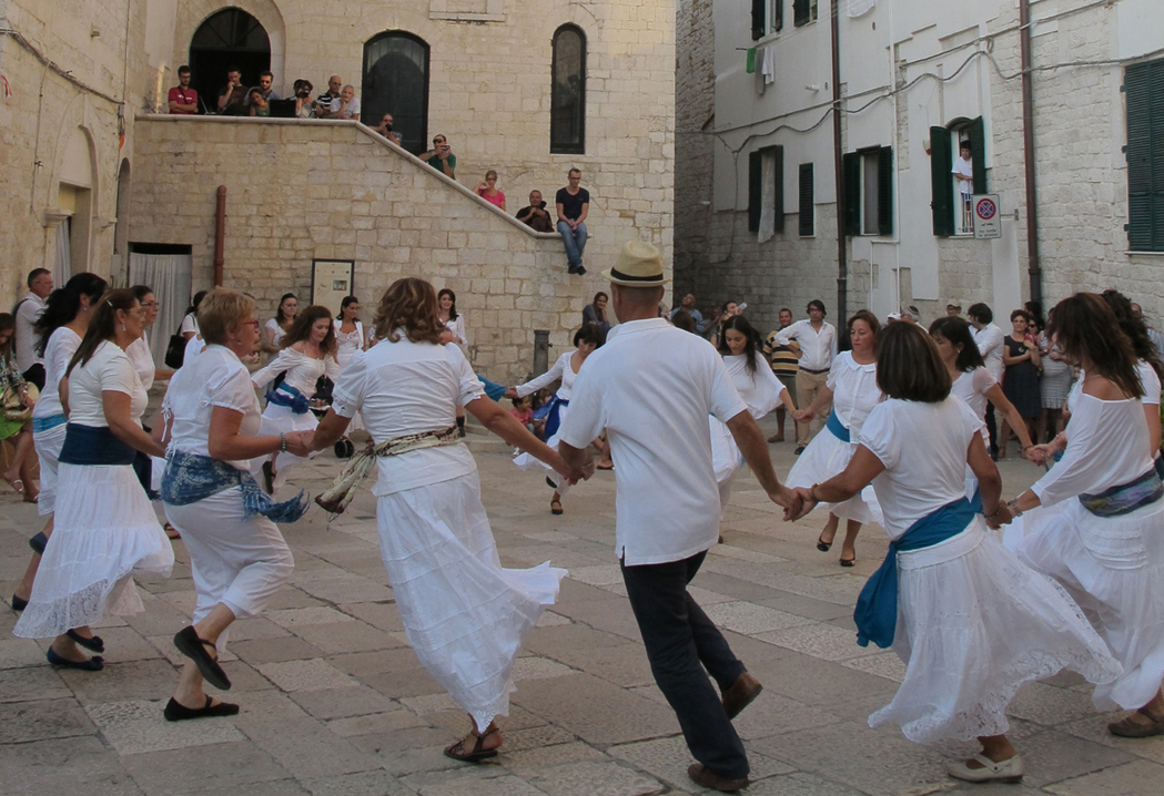 Dancers outside the 13th century Scolanova synagogue in Trani. cropped ©Ruth Ellen Gruber