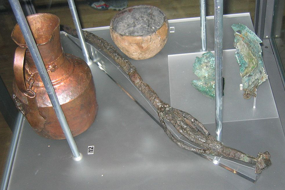 Finds from the grave of a priestess or Vöelva (sorceress) in ôland, Sweden. Source: Wikipedia