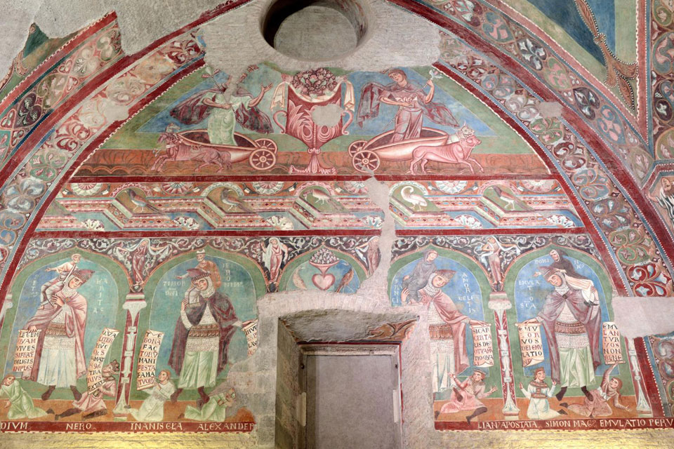 Gothic aula in ss Quttro Coronati in Rome. Source: Wikipedia