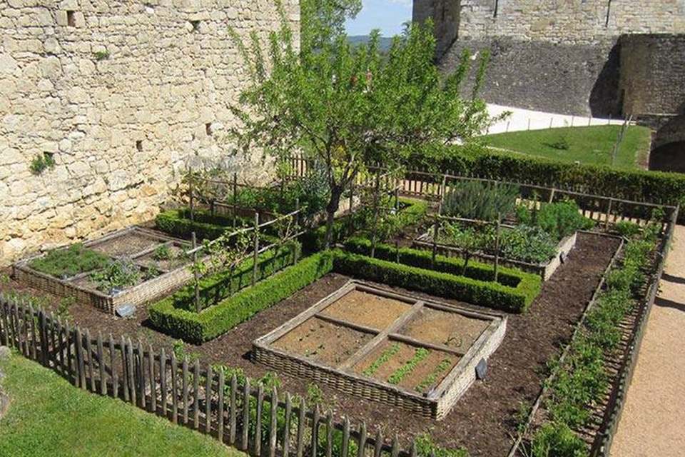 Medieval garden of Cathars © Avantgardens