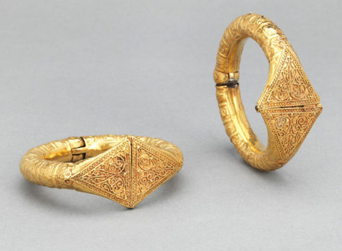 Pair of Bracelets Egypt or Greater Syria, 11th century Repoussé gold sheet, wire, and granulation a: W. 1¼ in. (3.2 cm), Diam. 2¾ in. (7 cm); b: W. 1¼ in. (3.2 cm), Diam. 2⅝ in. (6.5 cm) The al-Sabah Collection, Dar al-Athar al-Islamiyyah, Kuwait (LNS 7 J ab) Image: © The al-Sabah Collection, Dar al-Athar al-Islamiyyah, Kuwait
