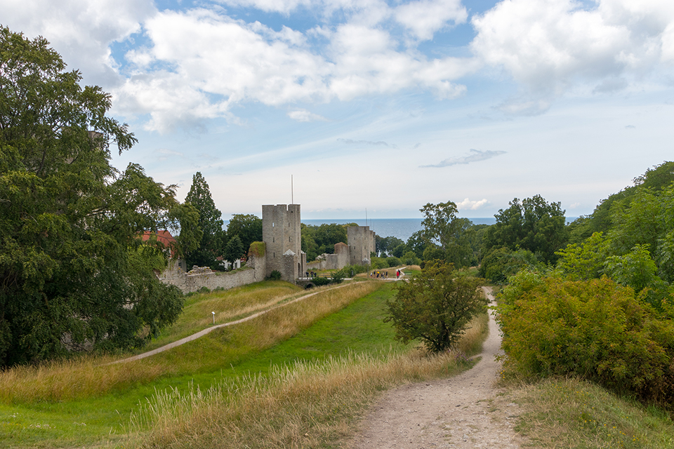 The wall surrounding Visby. Photo 167816470 / Visby Wall © Bpfoto | Dreamstime.com