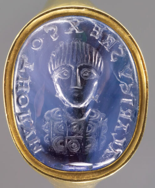 Alaric II's signet. Sapphire mounted in ring from the 16th century. © Kunsthistorisches Museum, Vienna