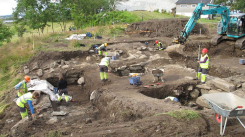 Archaeologists excavating at Arvaldsnes © Arvaldsnes