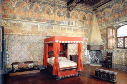 Palazzo Davanzatti in Florence: Bedchamber with chests © Palazzo Davanzatti