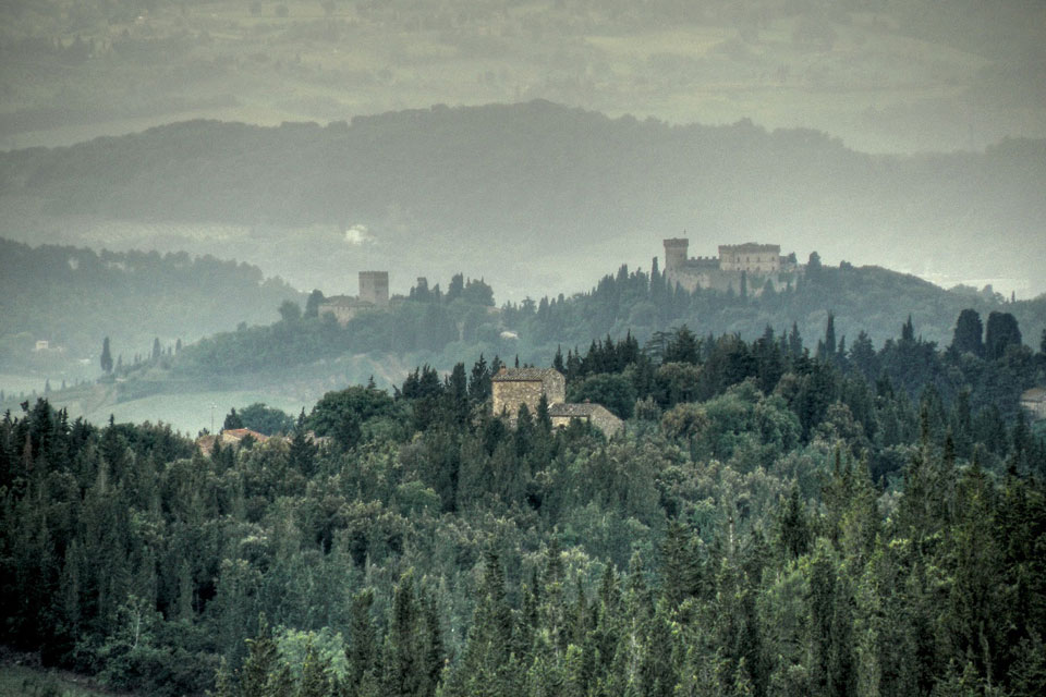 Medieval castles near Poggibonsi. © Tesoro di Siena