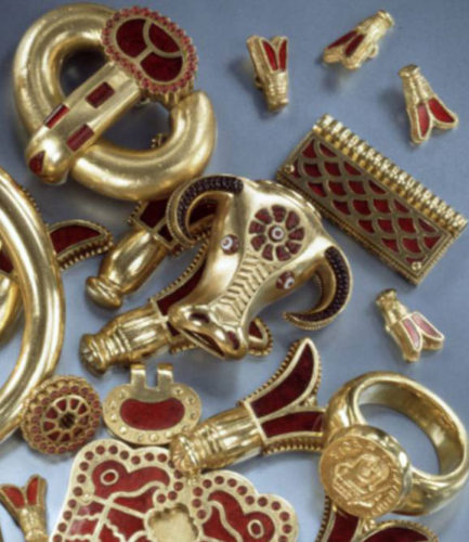 Detail of the reconstructed jewellery from the grave of Childeric, found in Tournais. Source: RGZM 2015