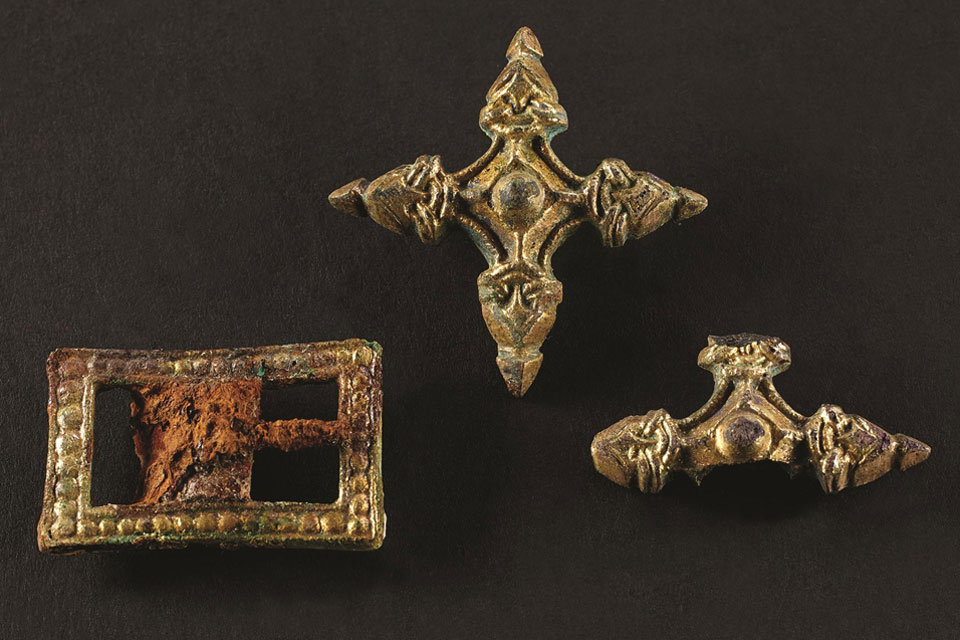 Gilded fittings from the headgear of a gorse form the grave of the Fregerslev Viking. © Skanderborg Museum