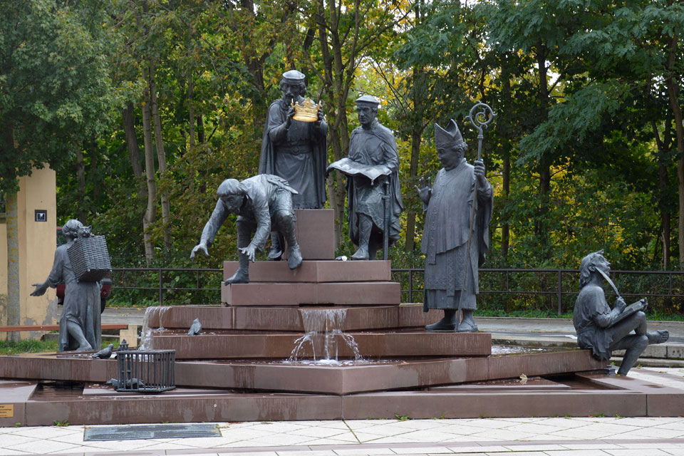 The "Heinrich-Brunnen" in Quedlingburg is a modern rendition from 2007 of the scene of the coronation of Henry I. Source: wikipedia