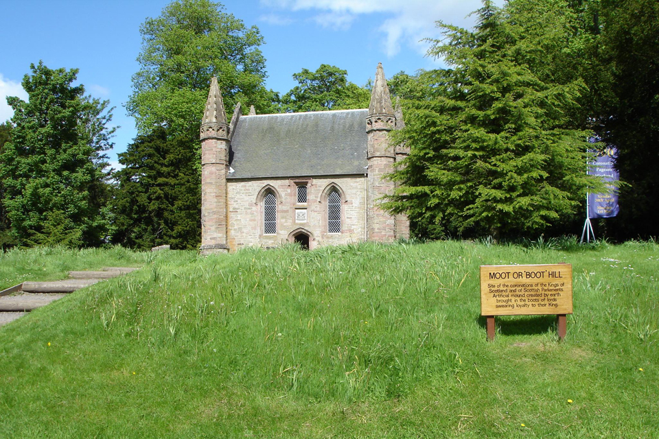 Moot hill at Scone in Scotland. Source: Wikipedia