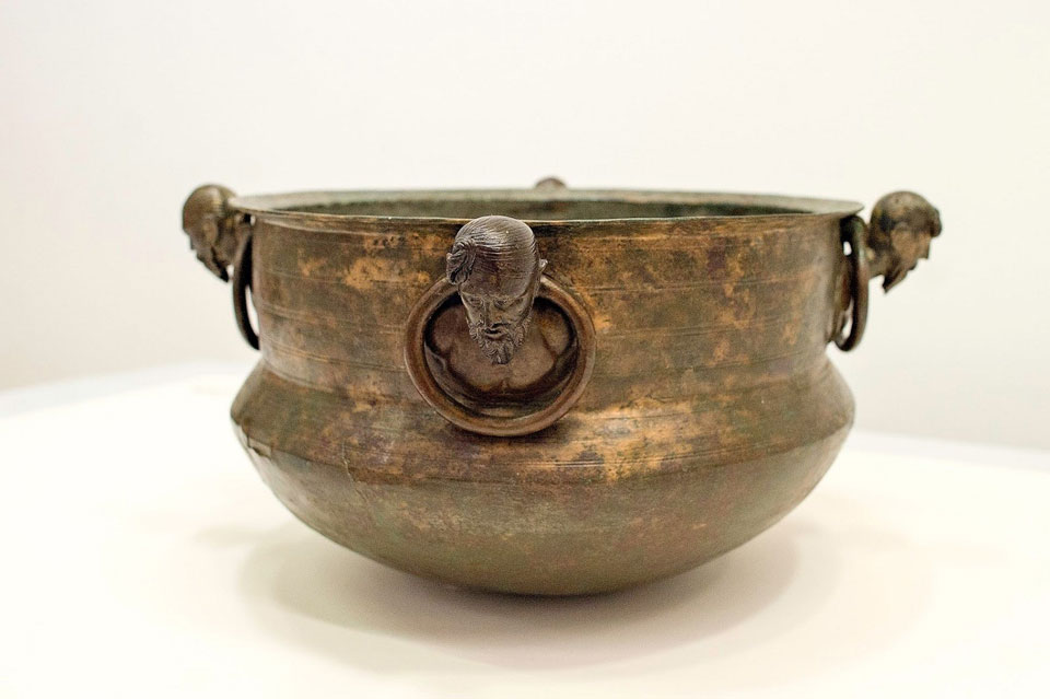 Suevic Cauldron from Mušov © Regional Museum of Mikolov, Czechia