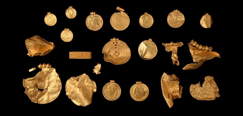 The treasure found at Vindelev in denmark © Vejlemuseerne