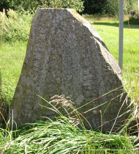 Runestone in Härlingstorp, Västergötland in Sweden. Vg 61. Photo: Wikipedia