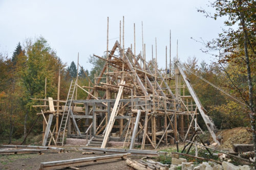 The wooden church under construction © Campus Galli