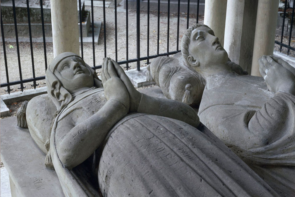 Abelard and Heloise at the Pere Lachaise cemetery. Source: Wikipedia