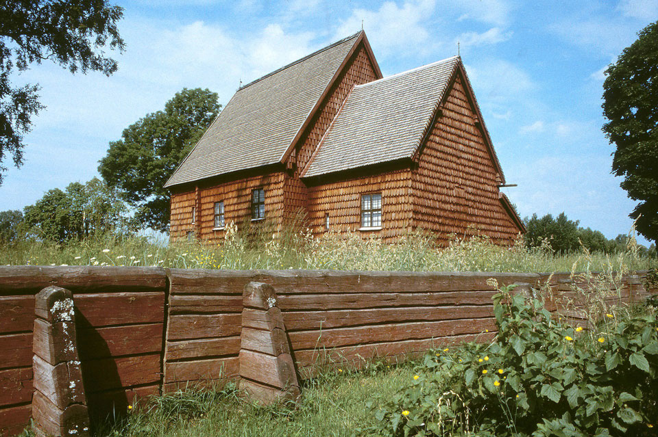 Södra Råda Church before the fire. Source: Wikipedia