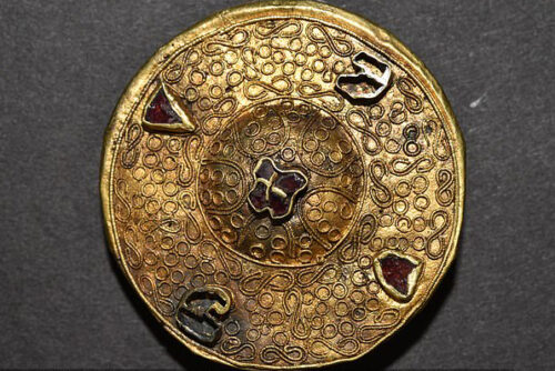 Brooch from 7th century grave at Knittlingen