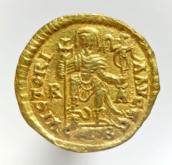 Solidus with portrait of Severus. Rverse with Victory. Minted in Toulouse between AD 461-465. © Musée Saint-Raymond and Daniel Martin