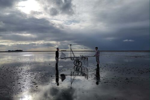Wadden See. The Geomagnetic team at work on the tidal flats near Hallig Hooge. © Ruth Blankenfeldt