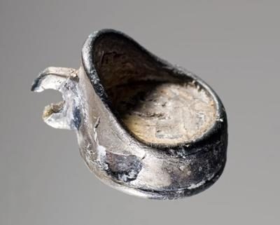 Amulet of silver formed as a cubic chair found in the presumed grave of a Völva at Fyrkat. © National Museum of Copenhagen