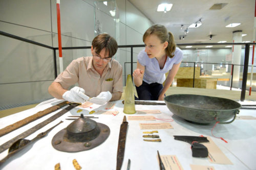 Artefacts from Beckum being studied © Landesmuseum Westfalen