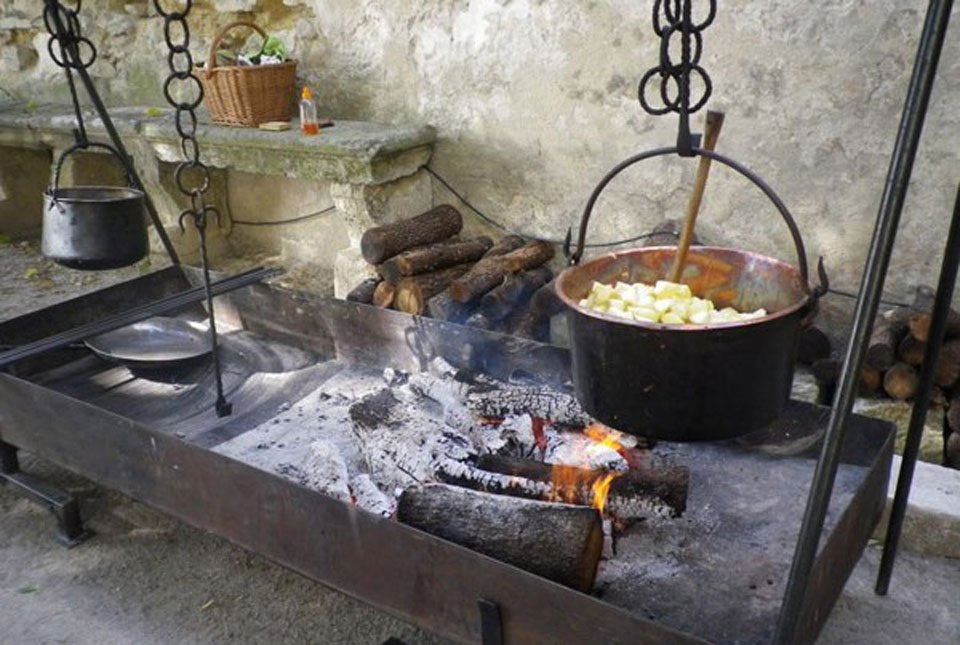 Boiling the Soup the medieval way
