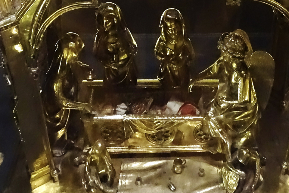 Detail from the Reliquary of the Sacred Sepulchre from Pamplona. Source: Wikipedia
