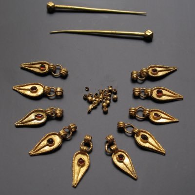 Necklace and hairpins (?). Mérida © Museu Nacional de Arte Romano in Mérida