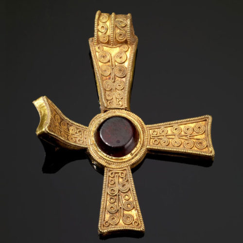 Pectoral Cross from Staffordshire Hoard © Staffordshire Hoard
