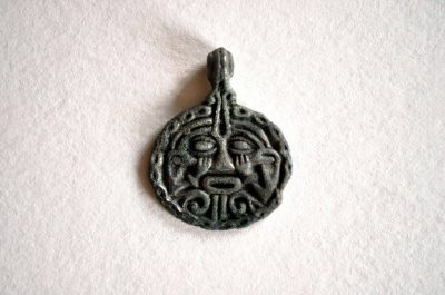 Pendant with mask from Ll Karleby Viking hoard © ROMU