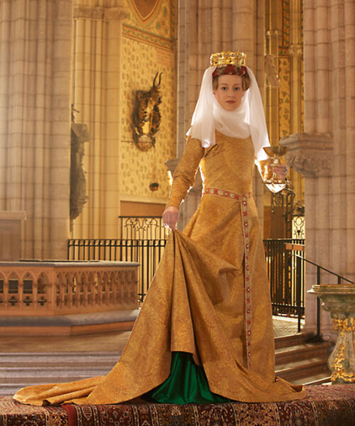 Reconstructed golden dress og Queen Margaret I © Laila Duran