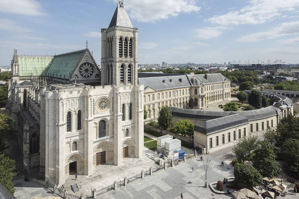 St. Denis in Paris Medieval Histories