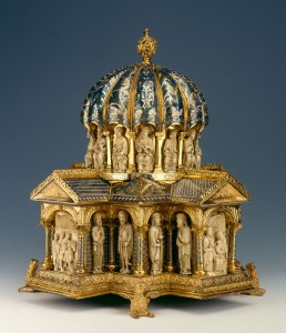 small Kuppelreliquiar aus dem Welfenschatz © bpk -Jürgen Liepe Kunstgewerbemuseum, SMB