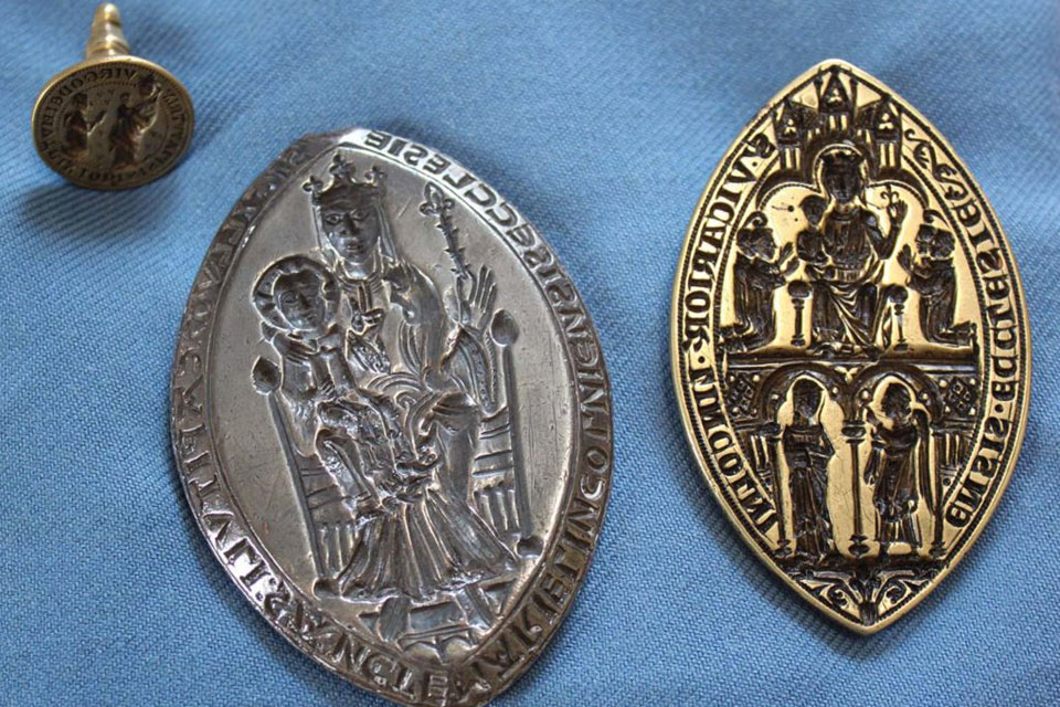Three seal matrixes from Lincoln Cathedral from the 12th to 14th centuries © Lincoln Cathedral