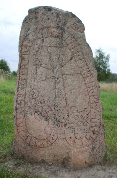Swedish Runestore U137. From Täby. The inscription reads:• aystin • auk • astriþr • raistu • stina • aftir • kak • sun • sin •
Östen and Estrid raised the stones after Gag (?) their son.
Source: Wikipedia
