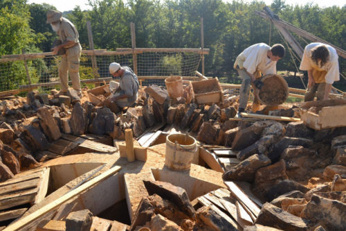 Voluntary team working at Guedelon © Guédelon/C.Guérard