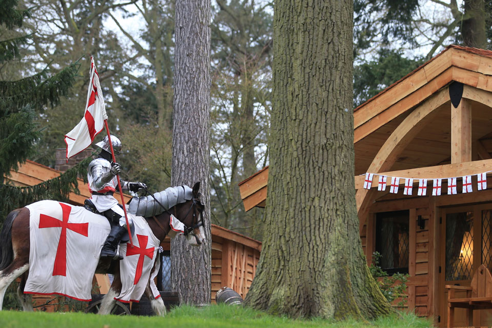 knight-s-village-at-warwick-offers-lodging-medieval-histories