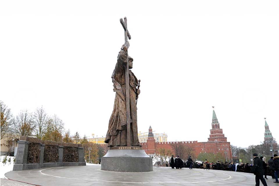 Statue of Vladimir the Great © kremlin.ru